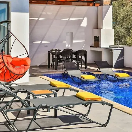 Lighthouse Jakuzili Tatil Villasi Kaş